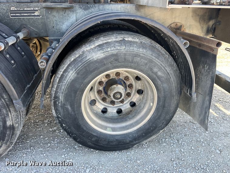 image for item LD9336 2012 Hensley ATLW-36-32-8  feed delivery trailer