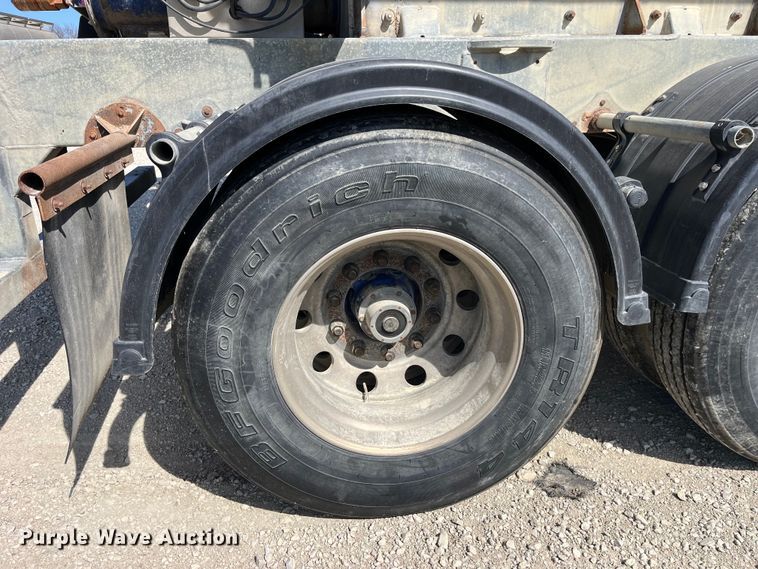 image for item LD9336 2012 Hensley ATLW-36-32-8  feed delivery trailer