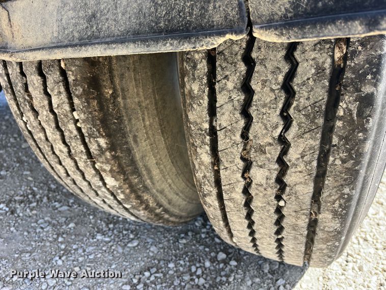 image for item LD9336 2012 Hensley ATLW-36-32-8  feed delivery trailer