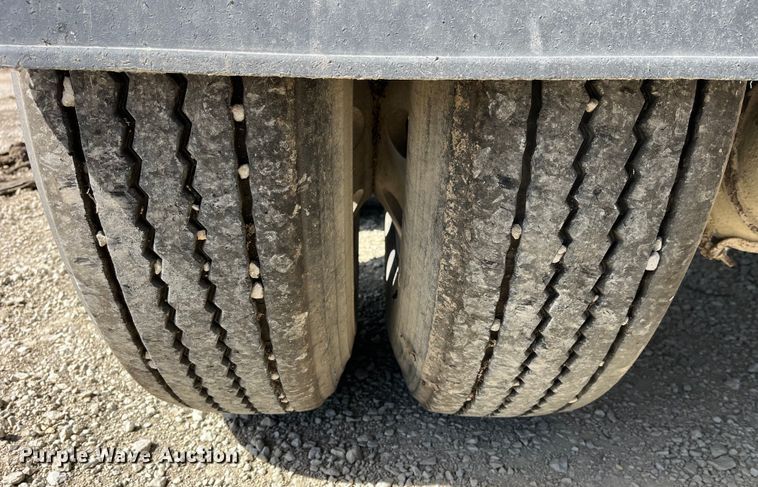 image for item LD9336 2012 Hensley ATLW-36-32-8  feed delivery trailer