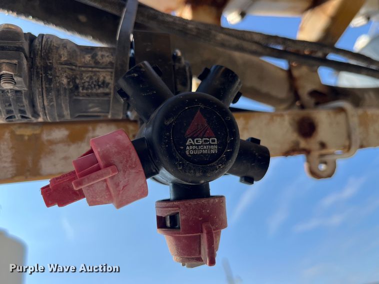 image for item LD9356 2013 RoGator RG900 sprayer