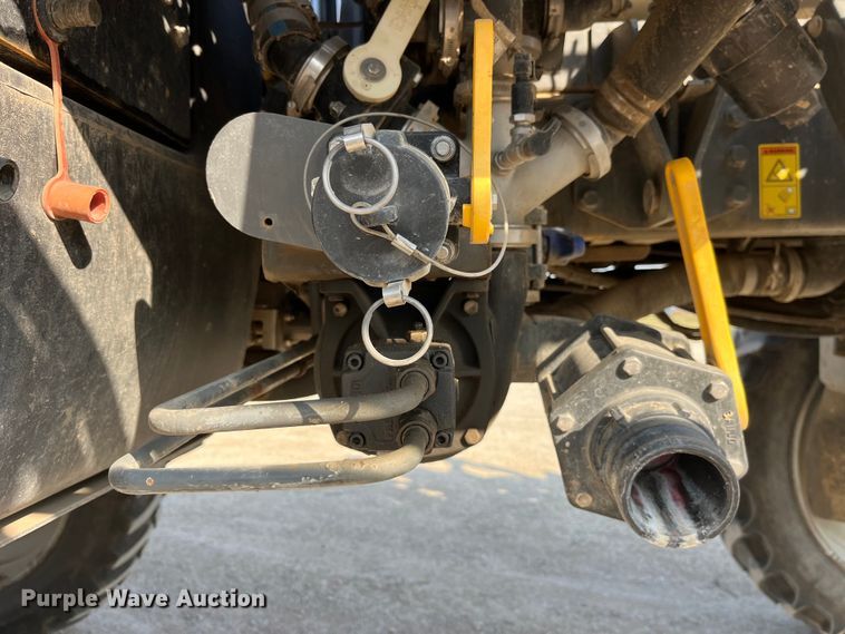 image for item LD9356 2013 RoGator RG900 sprayer