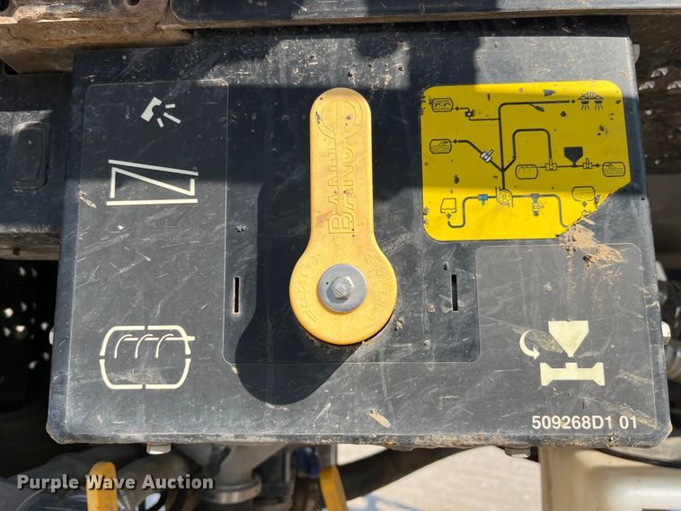 image for item LD9356 2013 RoGator RG900 sprayer