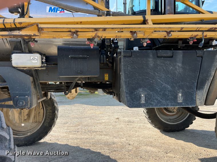 image for item LD9356 2013 RoGator RG900 sprayer