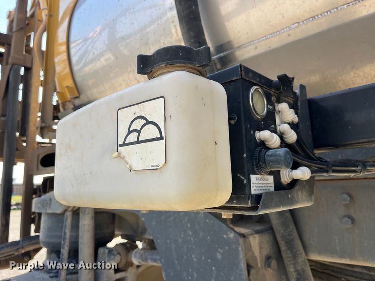 image for item LD9356 2013 RoGator RG900 sprayer