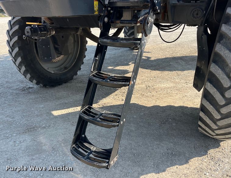 image for item LD9356 2013 RoGator RG900 sprayer