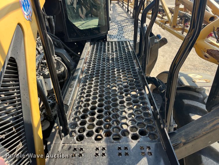 image for item LD9356 2013 RoGator RG900 sprayer