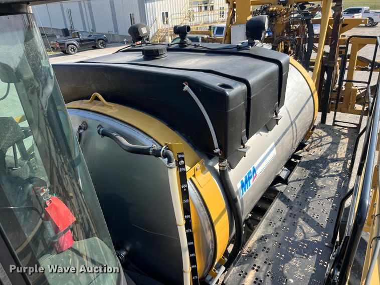 image for item LD9356 2013 RoGator RG900 sprayer