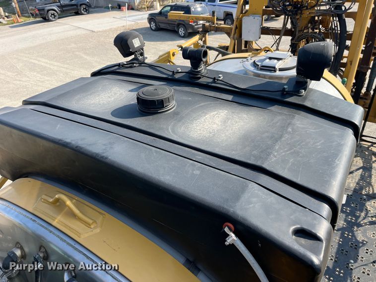 image for item LD9356 2013 RoGator RG900 sprayer