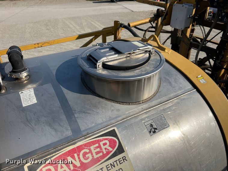 image for item LD9356 2013 RoGator RG900 sprayer