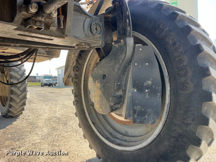 image for item LD9356 2013 RoGator RG900 sprayer