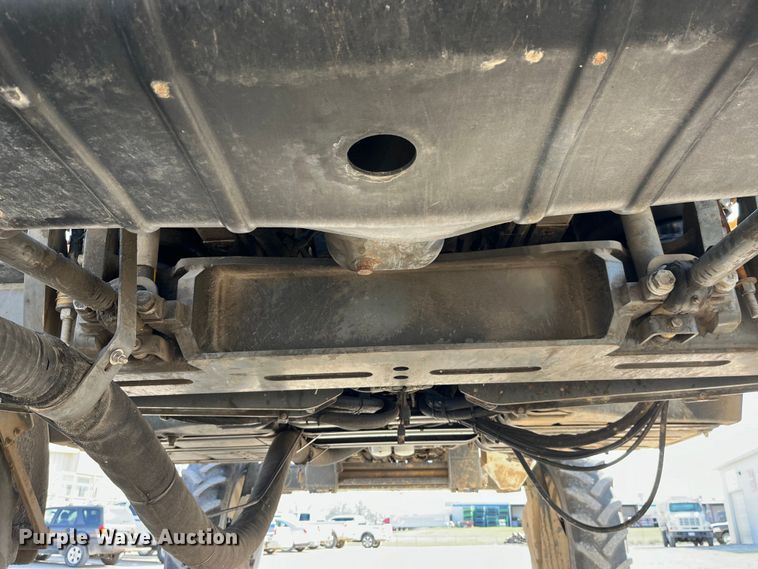 image for item LD9356 2013 RoGator RG900 sprayer