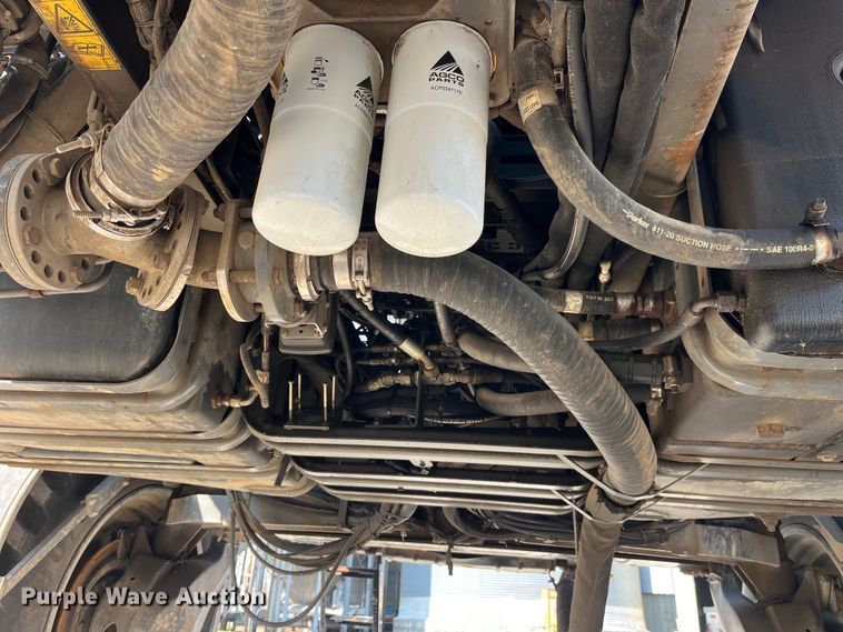 image for item LD9356 2013 RoGator RG900 sprayer