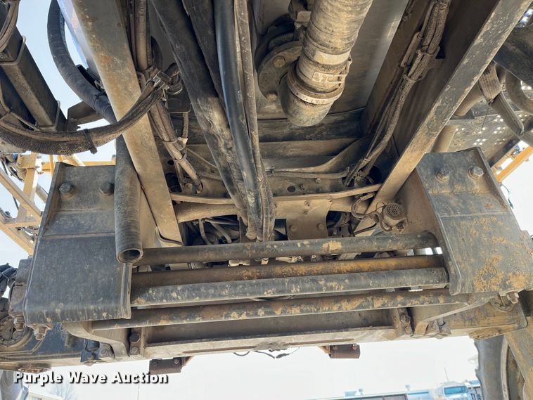 image for item LD9356 2013 RoGator RG900 sprayer