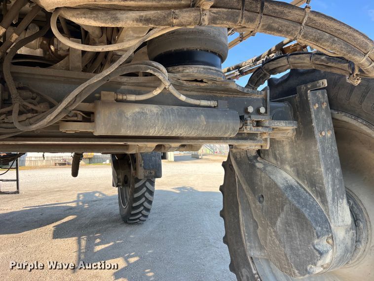 image for item LD9356 2013 RoGator RG900 sprayer