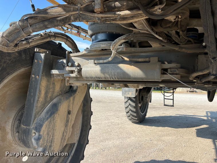 image for item LD9356 2013 RoGator RG900 sprayer