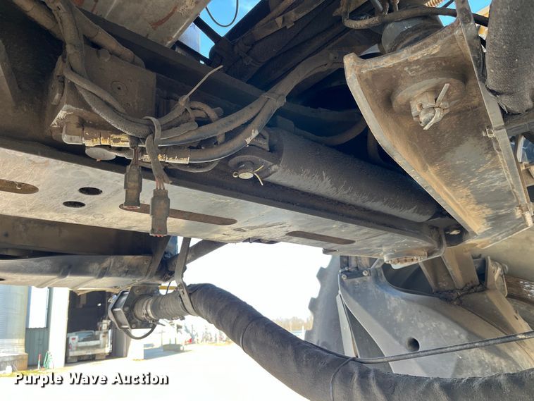 image for item LD9356 2013 RoGator RG900 sprayer