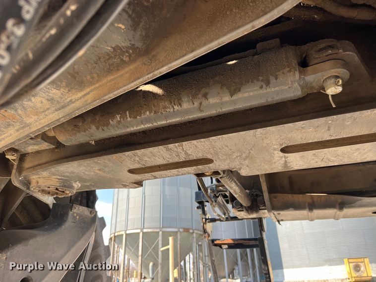 image for item LD9356 2013 RoGator RG900 sprayer