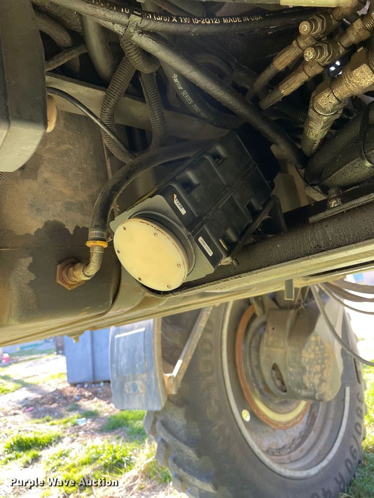 image for item LD9356 2013 RoGator RG900 sprayer