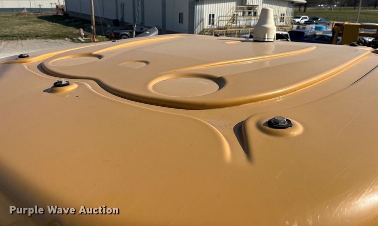 image for item LD9356 2013 RoGator RG900 sprayer