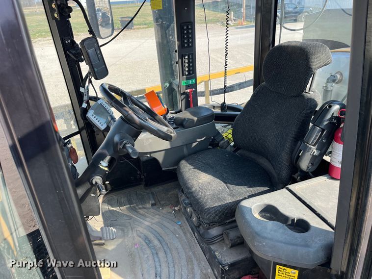 image for item LD9356 2013 RoGator RG900 sprayer