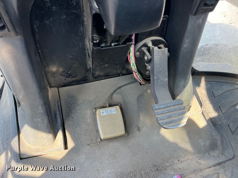 image for item LD9356 2013 RoGator RG900 sprayer