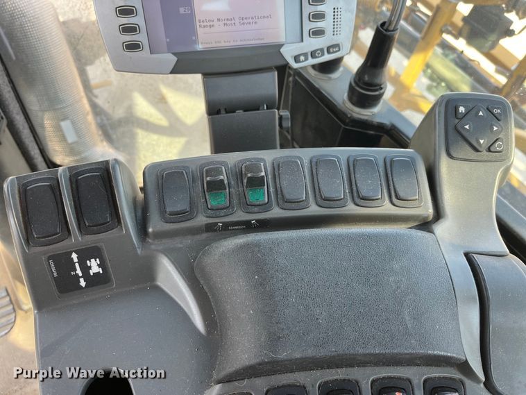 image for item LD9356 2013 RoGator RG900 sprayer