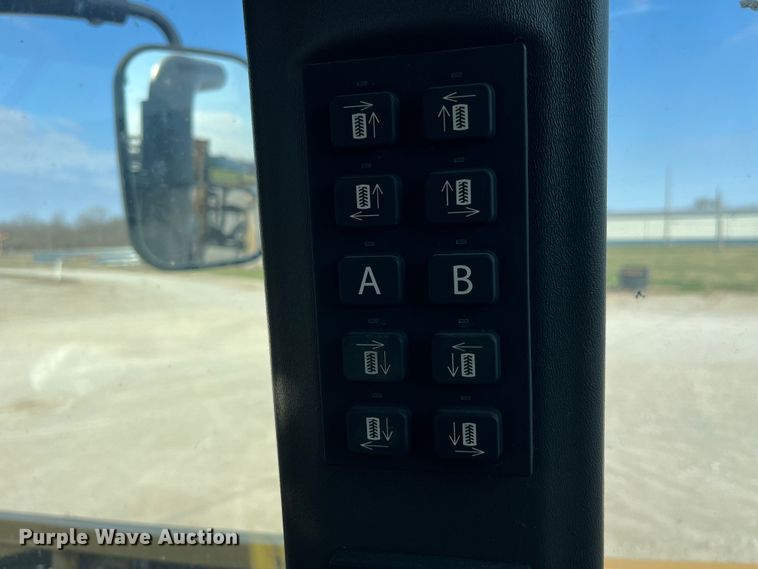 image for item LD9356 2013 RoGator RG900 sprayer