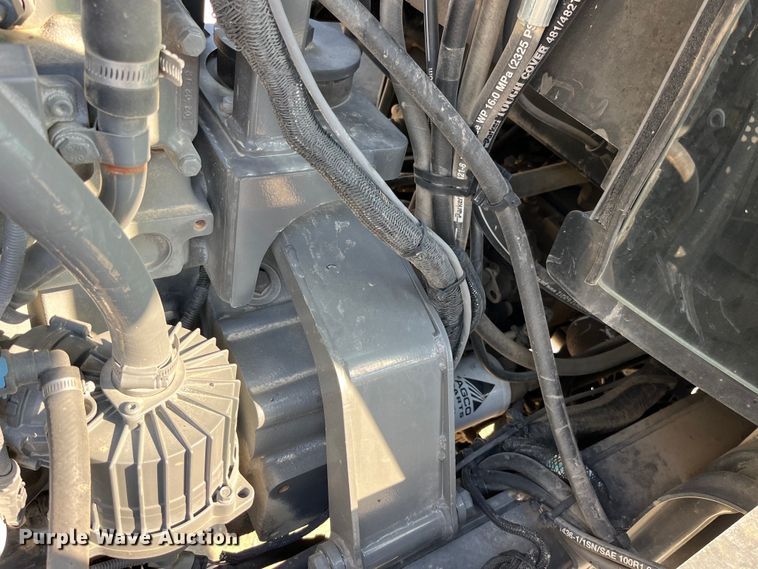 image for item LD9356 2013 RoGator RG900 sprayer