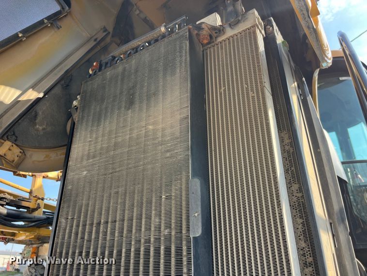 image for item LD9356 2013 RoGator RG900 sprayer