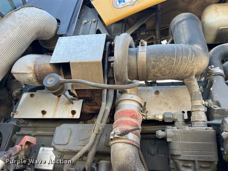 image for item LD9356 2013 RoGator RG900 sprayer