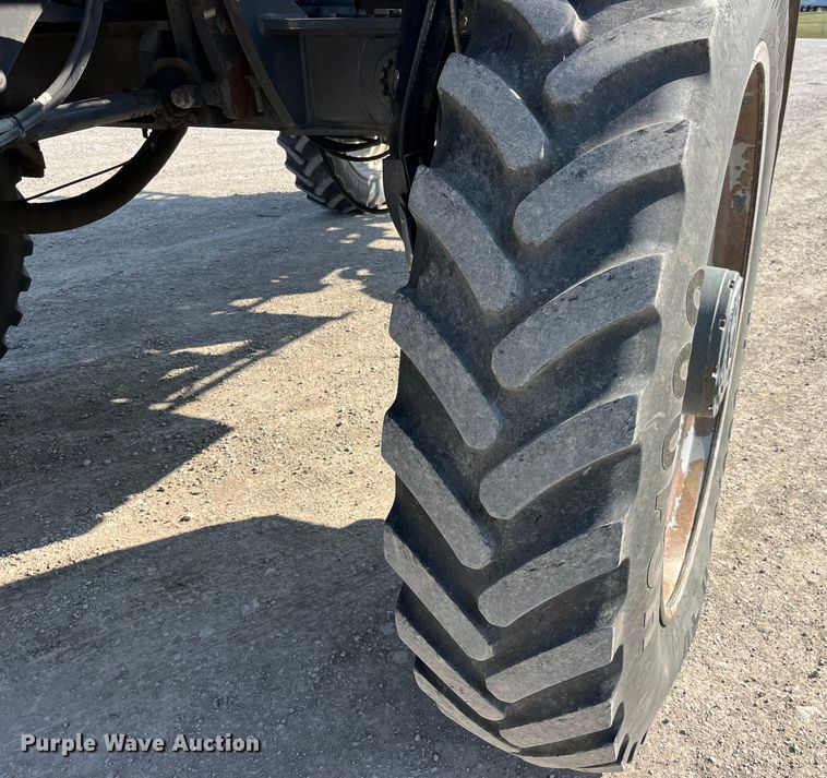 image for item LD9356 2013 RoGator RG900 sprayer