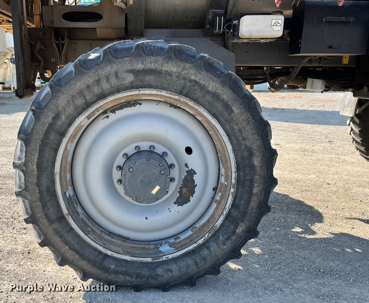 image for item LD9356 2013 RoGator RG900 sprayer