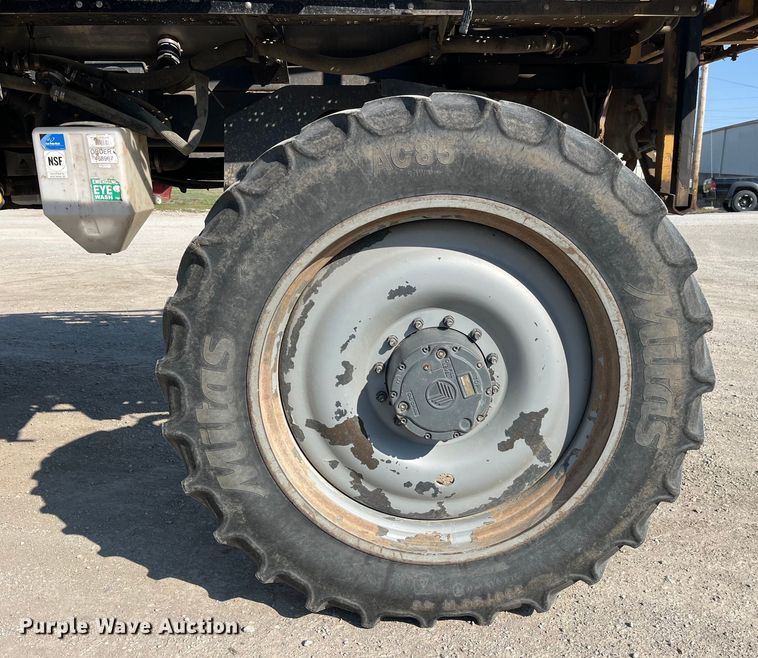 image for item LD9356 2013 RoGator RG900 sprayer