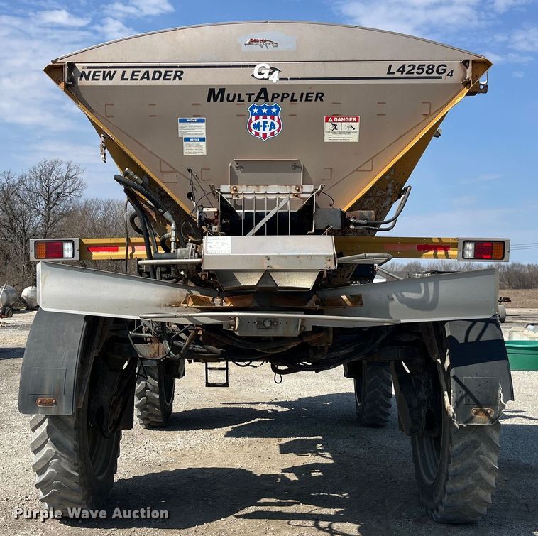 image for item LD9358 2014 RoGator RG1100 spreader