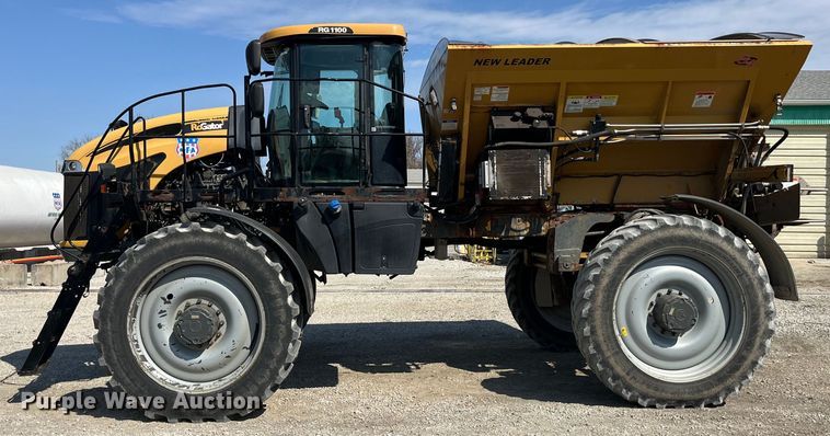 image for item LD9358 2014 RoGator RG1100 spreader