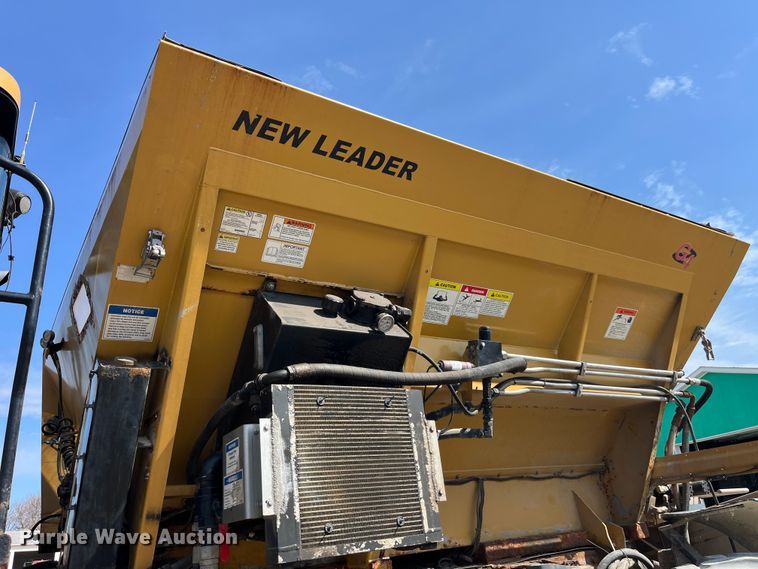 image for item LD9358 2014 RoGator RG1100 spreader