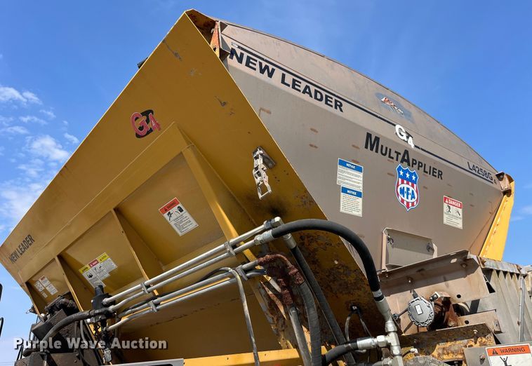 image for item LD9358 2014 RoGator RG1100 spreader