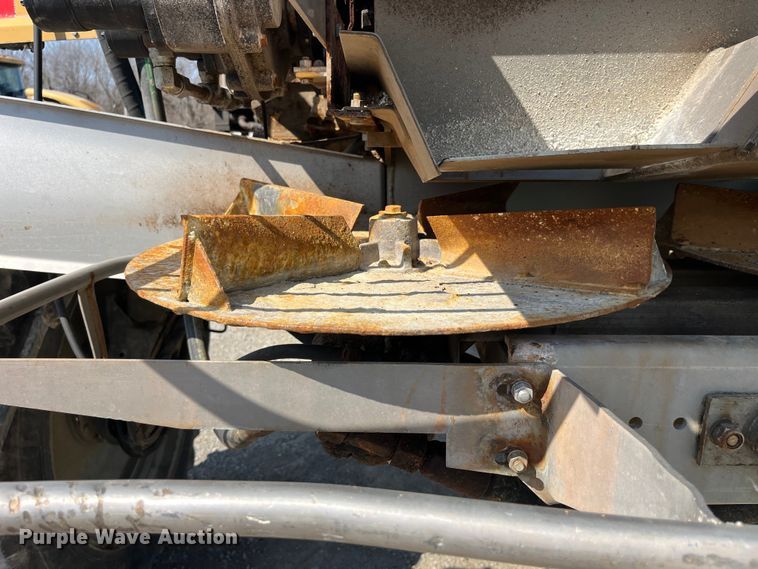 image for item LD9358 2014 RoGator RG1100 spreader