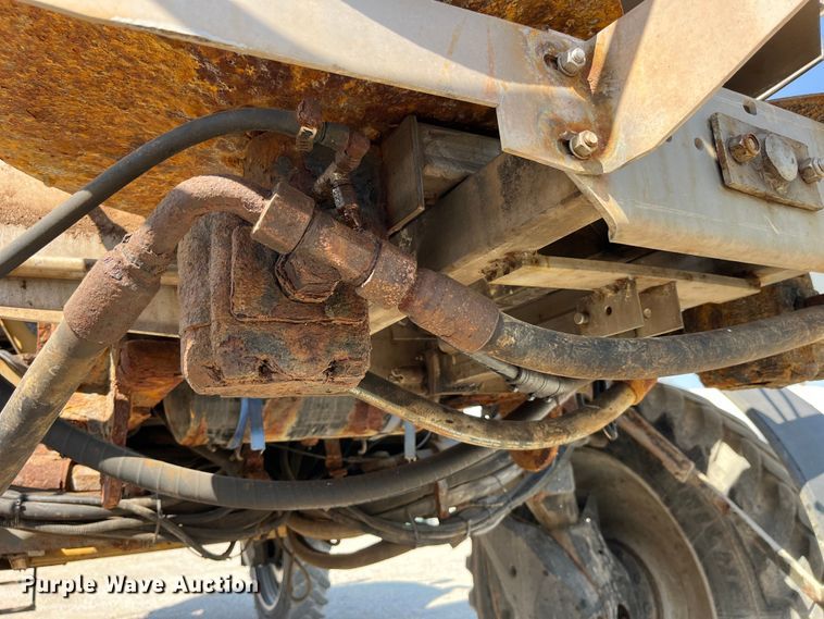 image for item LD9358 2014 RoGator RG1100 spreader