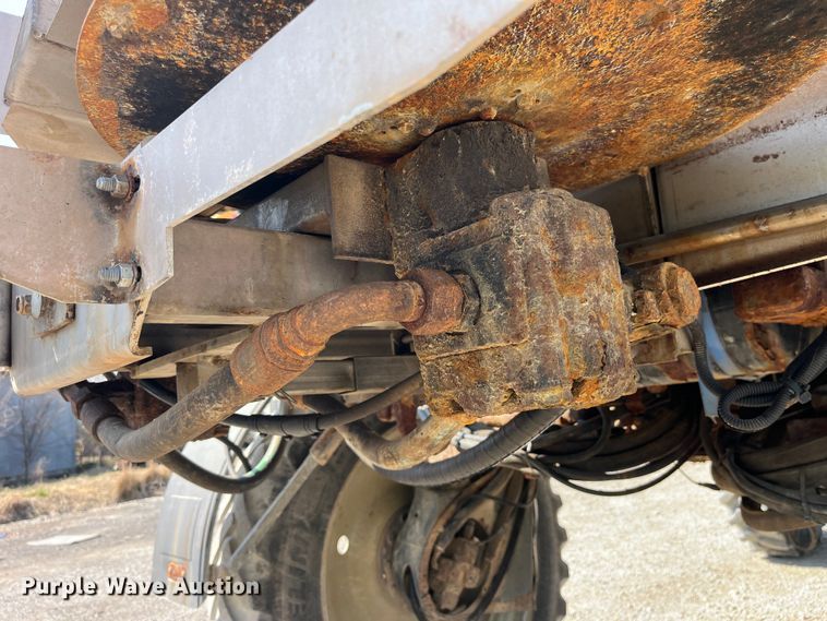 image for item LD9358 2014 RoGator RG1100 spreader