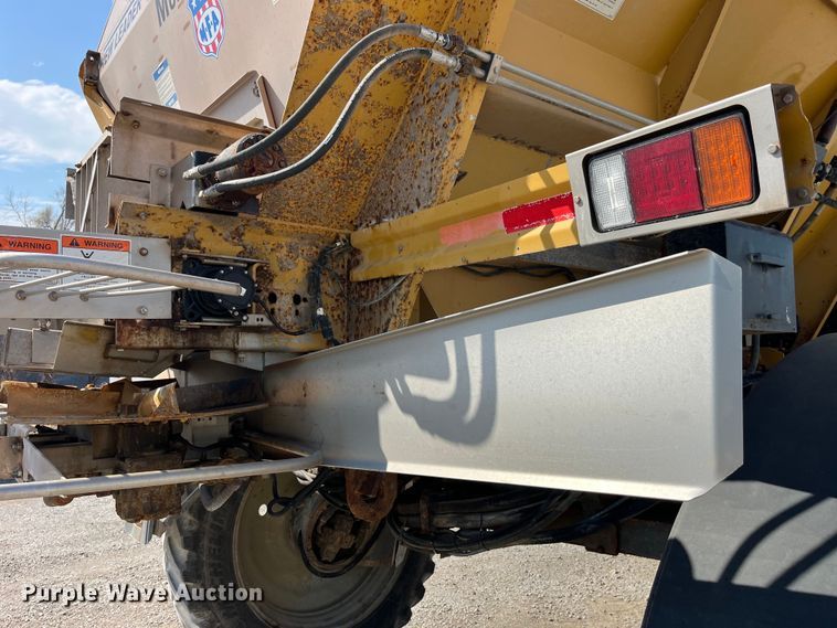 image for item LD9358 2014 RoGator RG1100 spreader