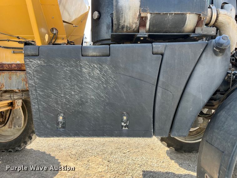 image for item LD9358 2014 RoGator RG1100 spreader