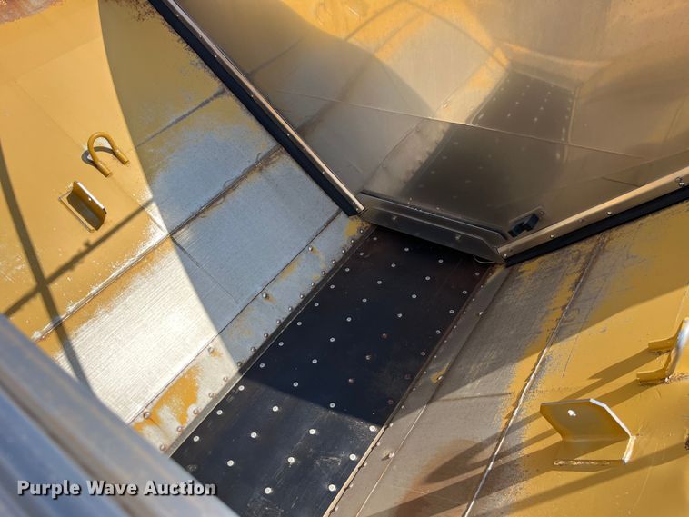 image for item LD9358 2014 RoGator RG1100 spreader