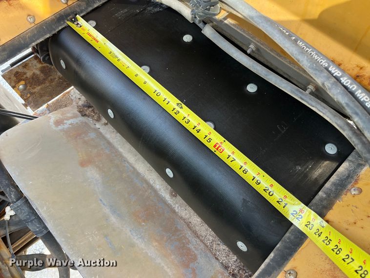 image for item LD9358 2014 RoGator RG1100 spreader