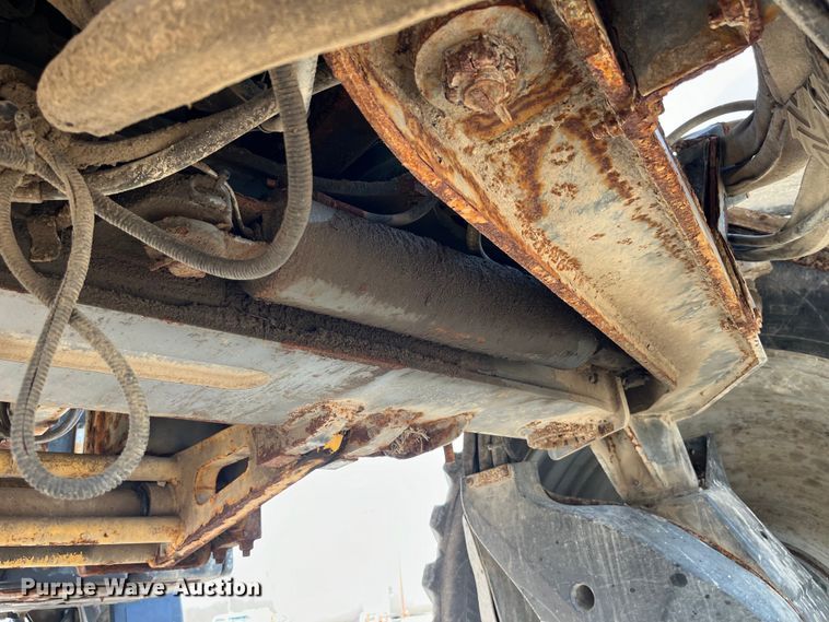 image for item LD9358 2014 RoGator RG1100 spreader