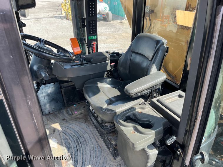 image for item LD9358 2014 RoGator RG1100 spreader