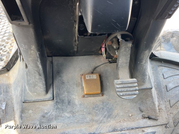 image for item LD9358 2014 RoGator RG1100 spreader