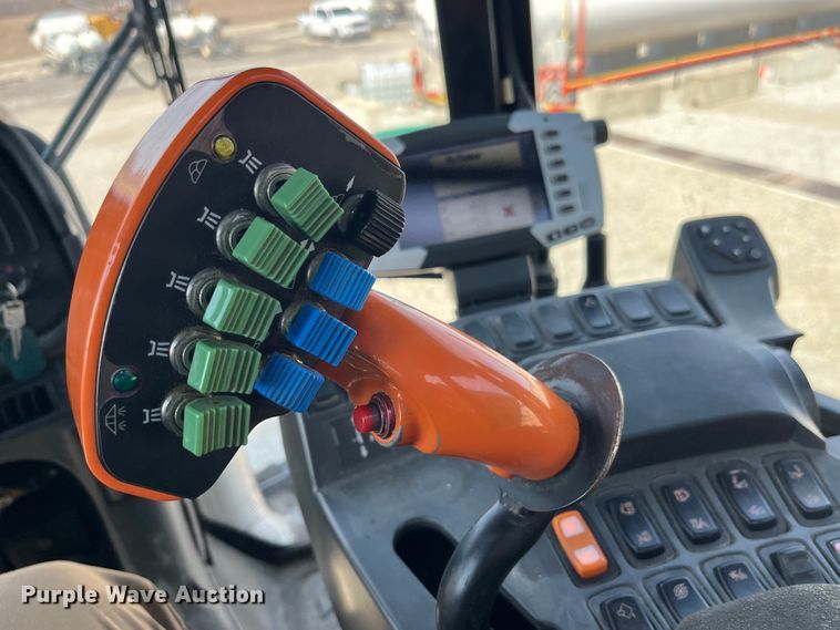 image for item LD9358 2014 RoGator RG1100 spreader