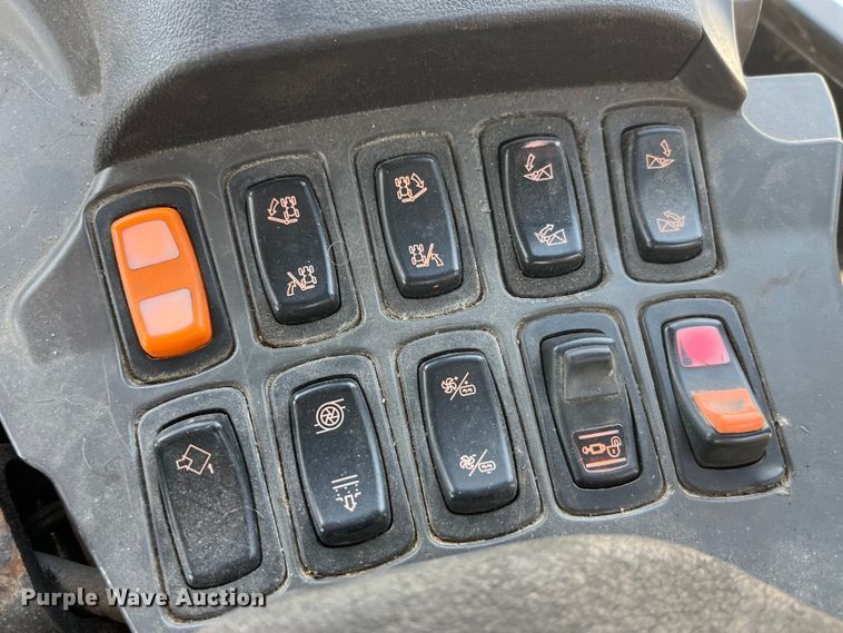 image for item LD9358 2014 RoGator RG1100 spreader